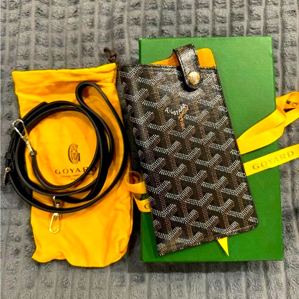 Auth Goyard Montmartre GM Glasses/Phone Case